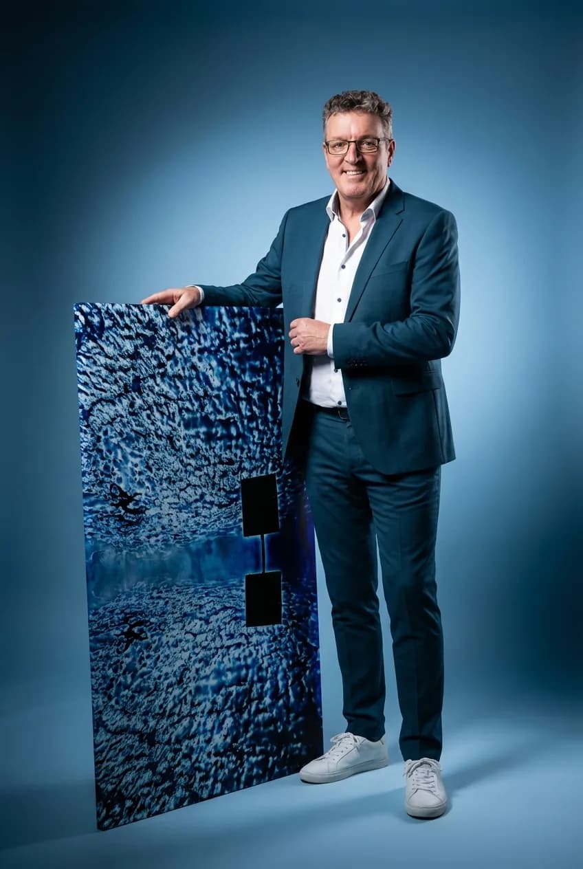 Ed met art1 blue 1